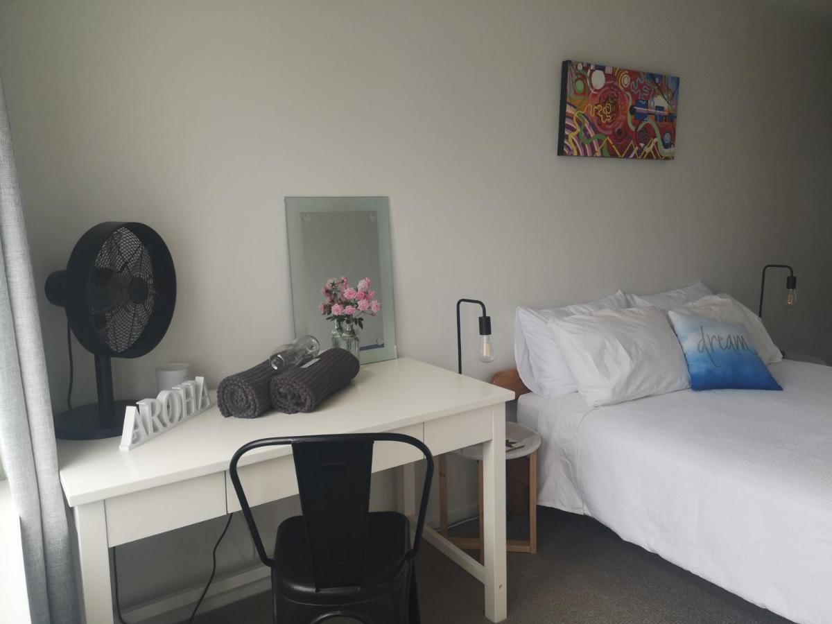 Pool House - One Bedroom Self Contained Unit モトゥイーカ エクステリア 写真